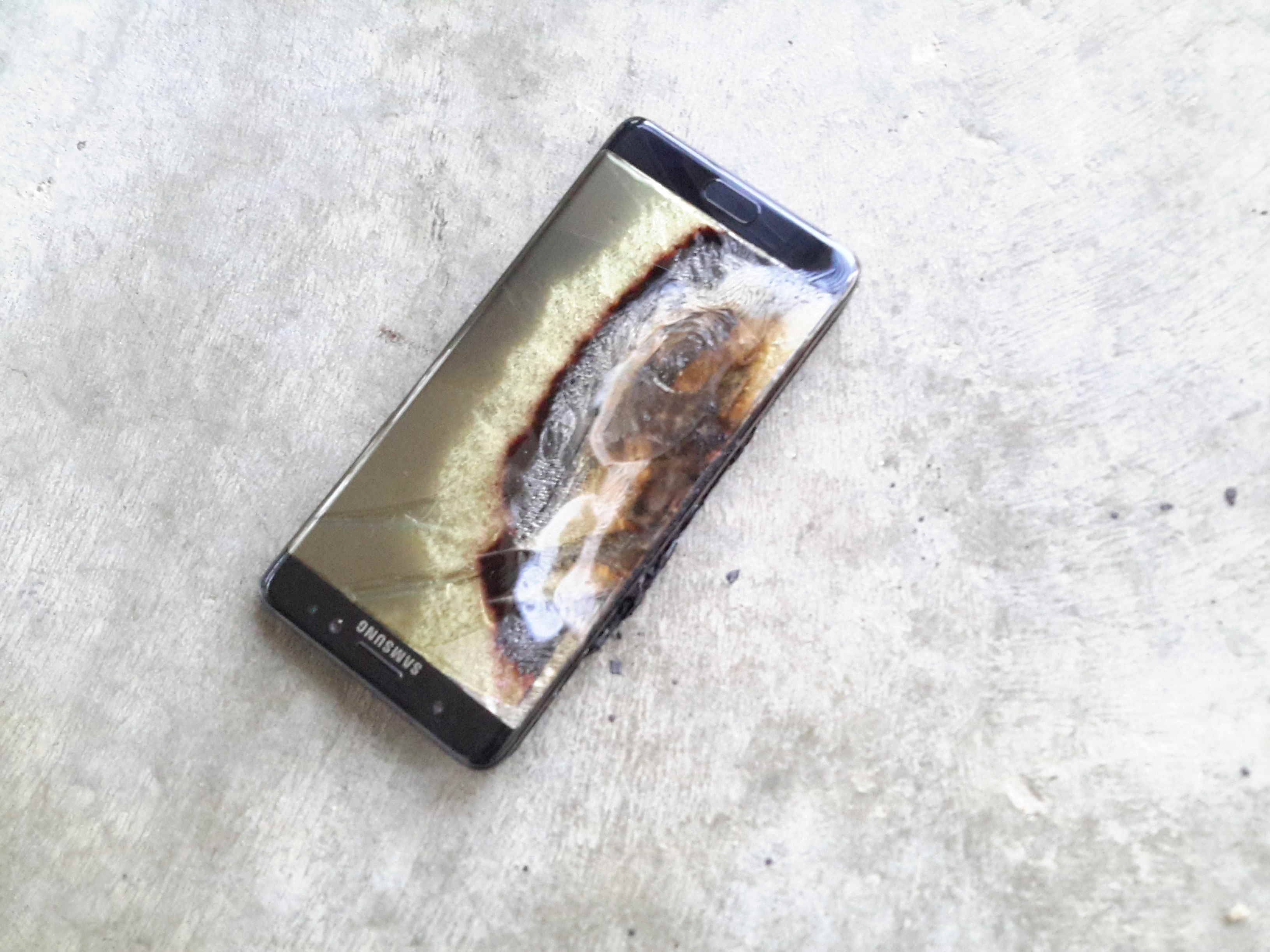 Another-Samsung-Galaxy-Note-7-battery-catches-fire (1)
