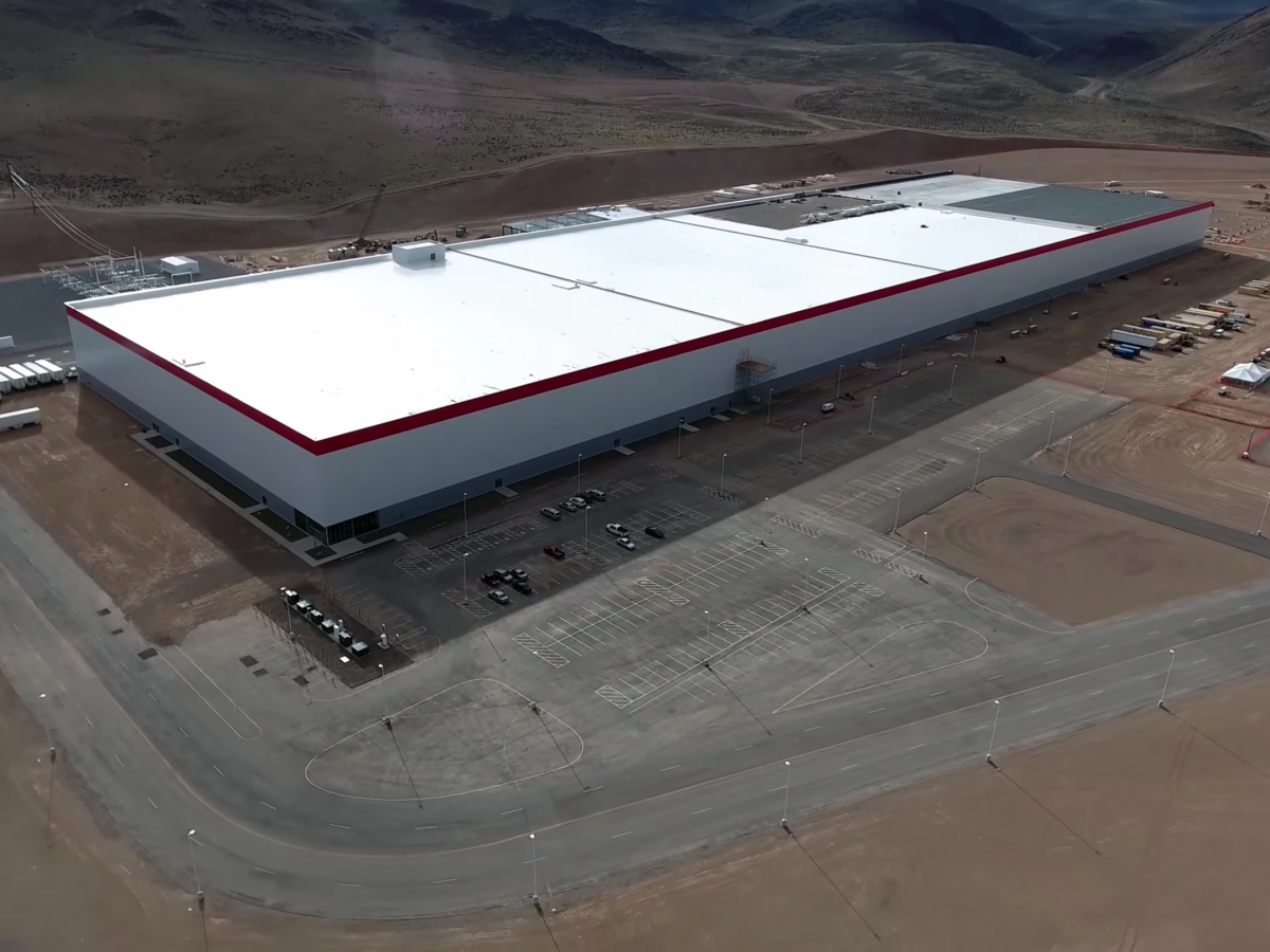 teslas-battery-ambitions-will-be-supported-by-its-massive-battery-plant-the-gigafactory