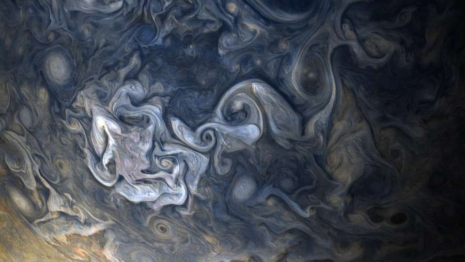 Jupiter zábery zo sondy Juno