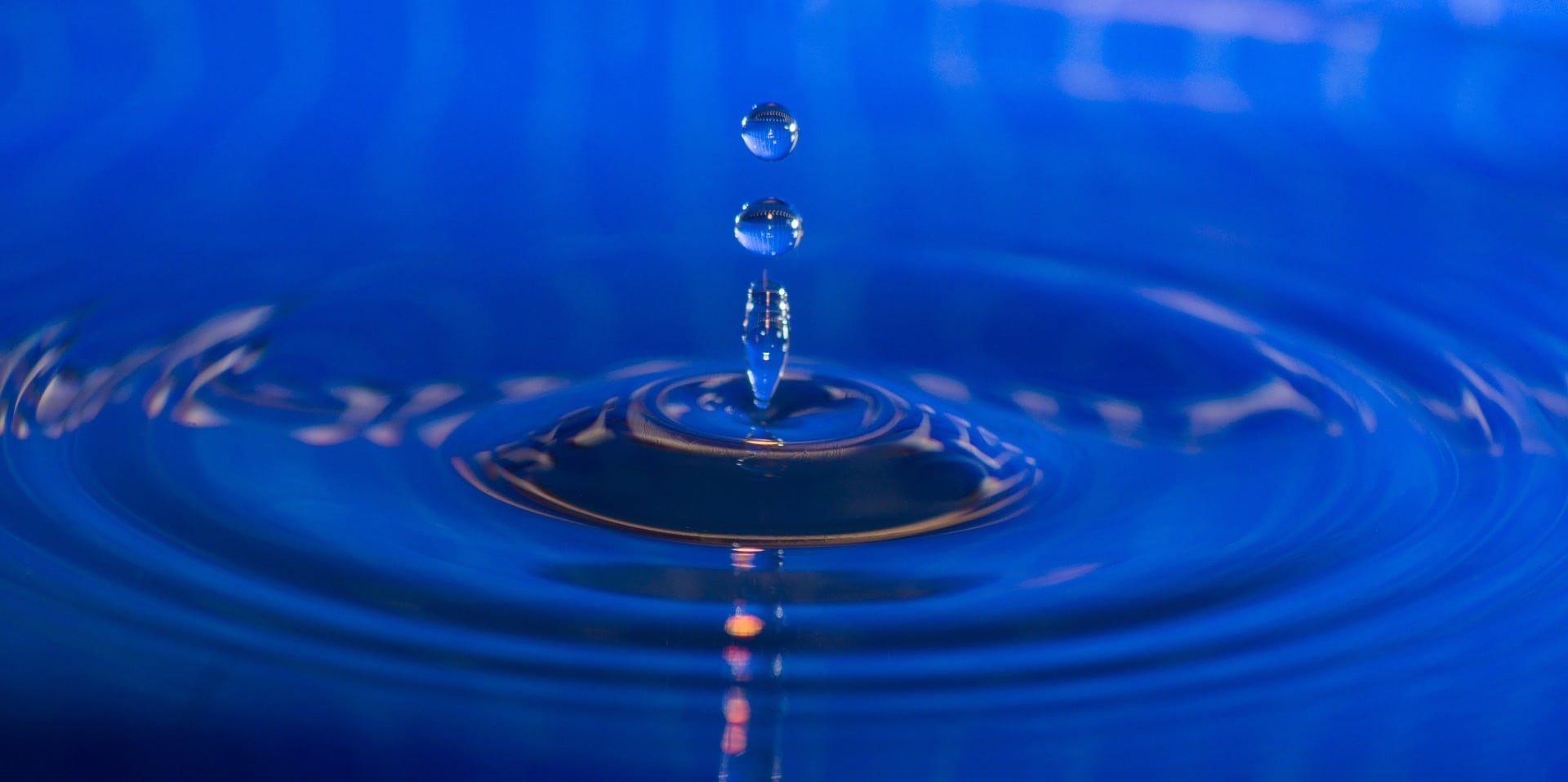 Pre o Vyd va Kvapka Vody Pri blnknut Zvuk Vedci Maj Kone ne Odpove 