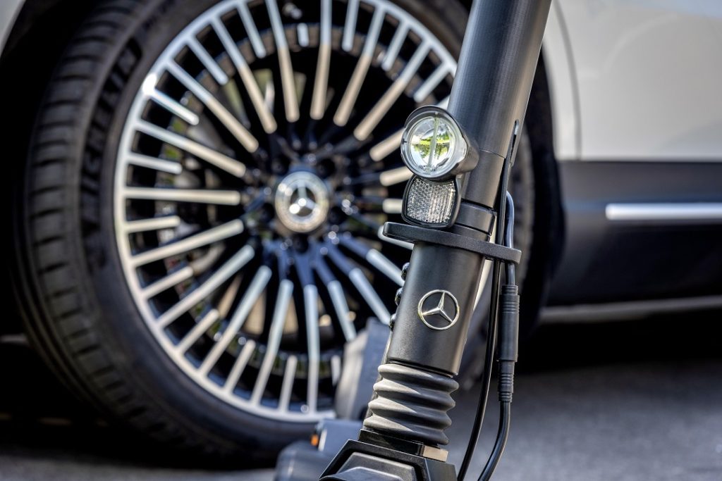 Mercedes-Benz má vlastnú elektrickú kolobežku