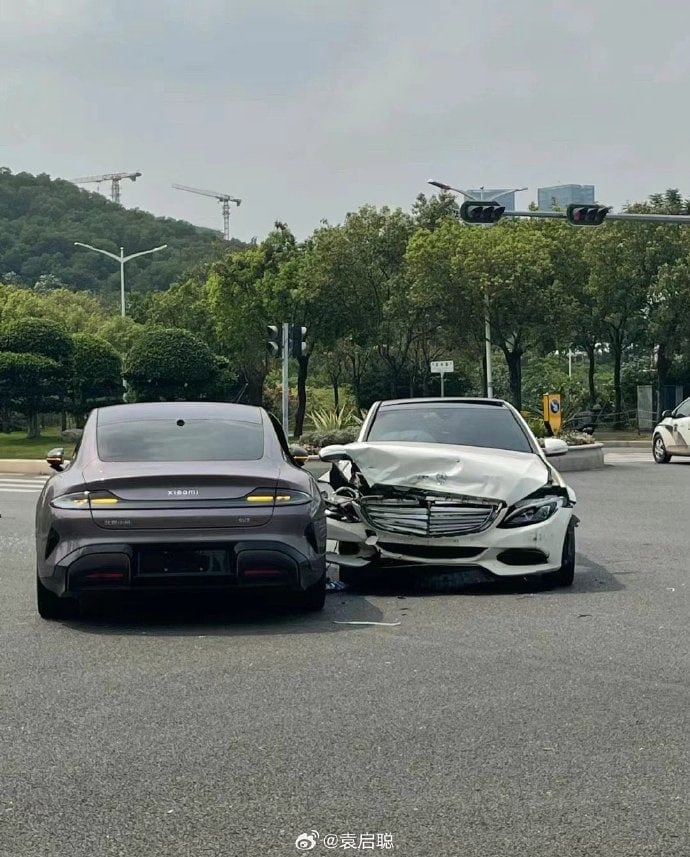 xiaomi-su7-first-car-crash-5