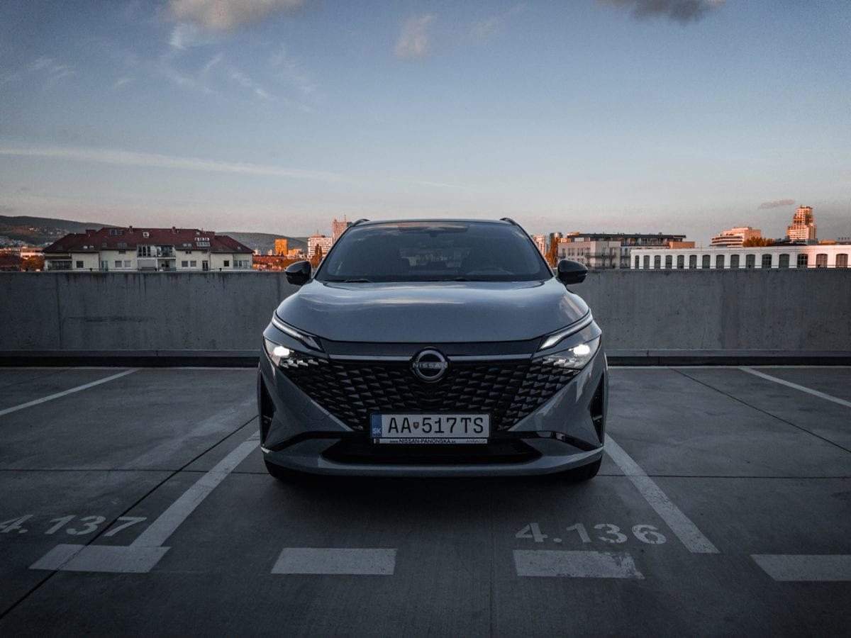 Japonská automobilka hlási stratu 600 miliónov eur. Pripisuje ju clám, má plán, ako sa vrátiť k zisku nissan