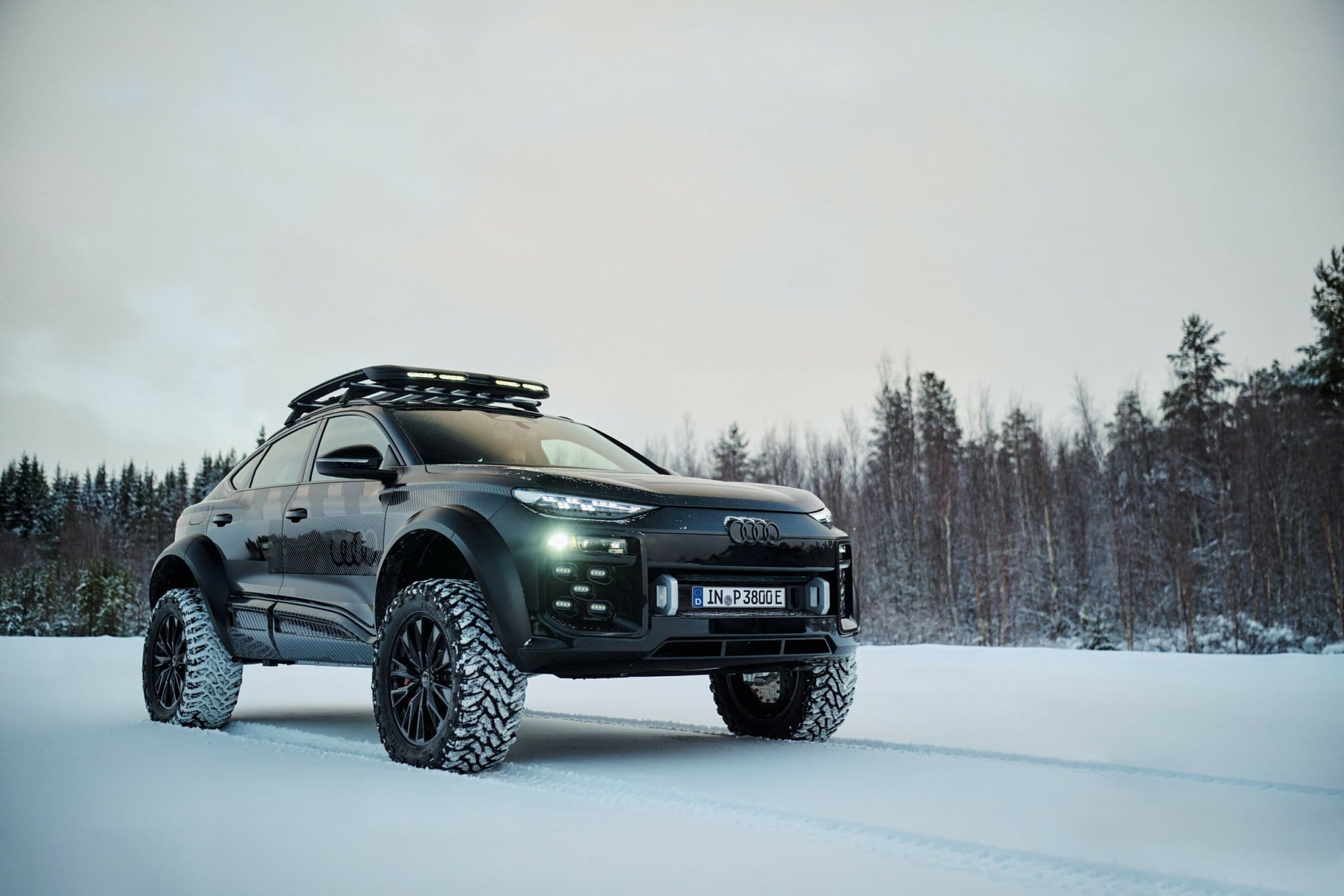 Pohľad na nové Audi Q6 e-tron offroad