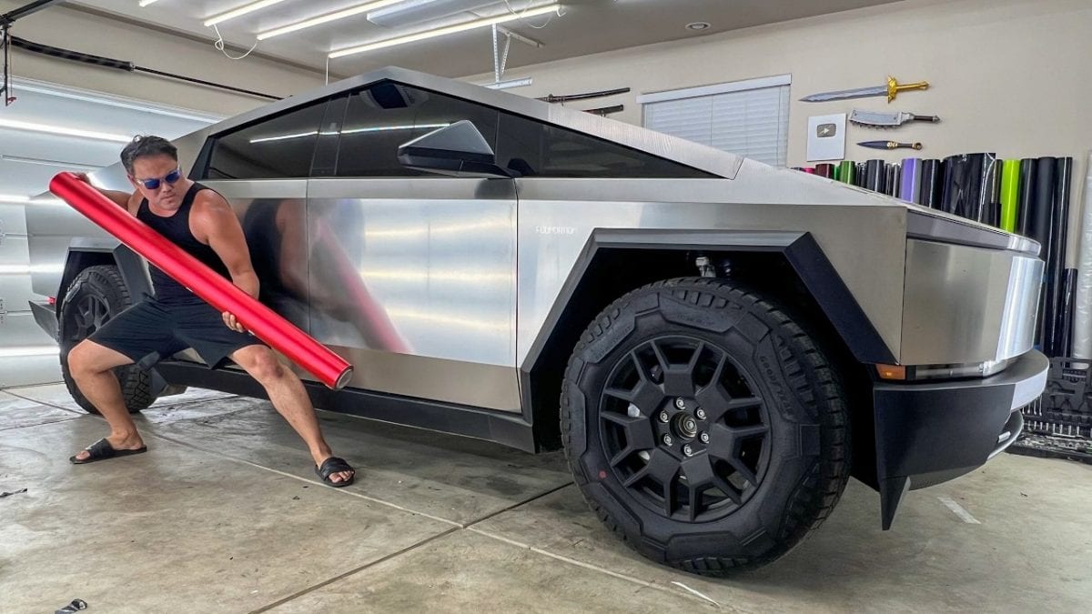 cybertruck a youtuber s rúrou