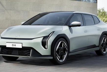 Kia odhalila EV4 elektromobil.