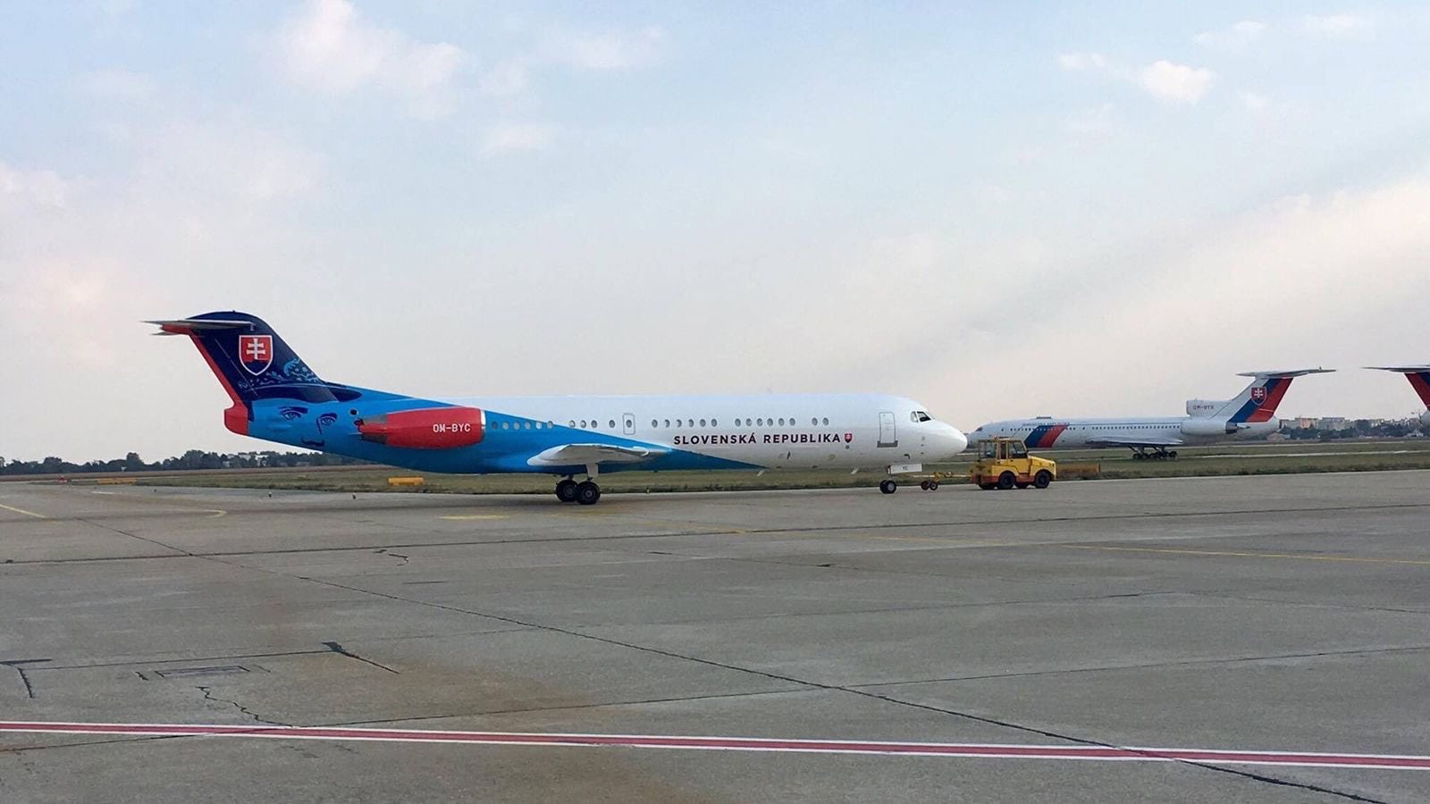 Vládny špeciál Fokker 100.