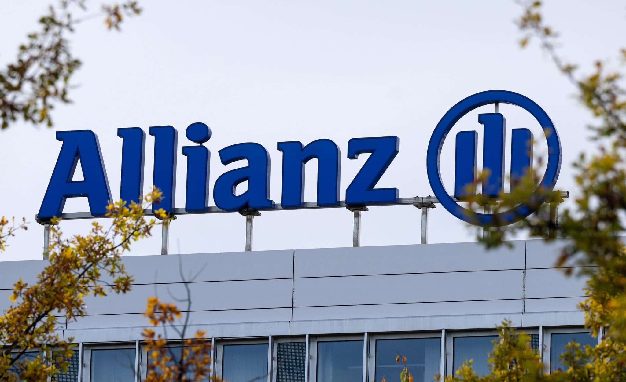 Allianz informoval o podvodech na poisteniach.