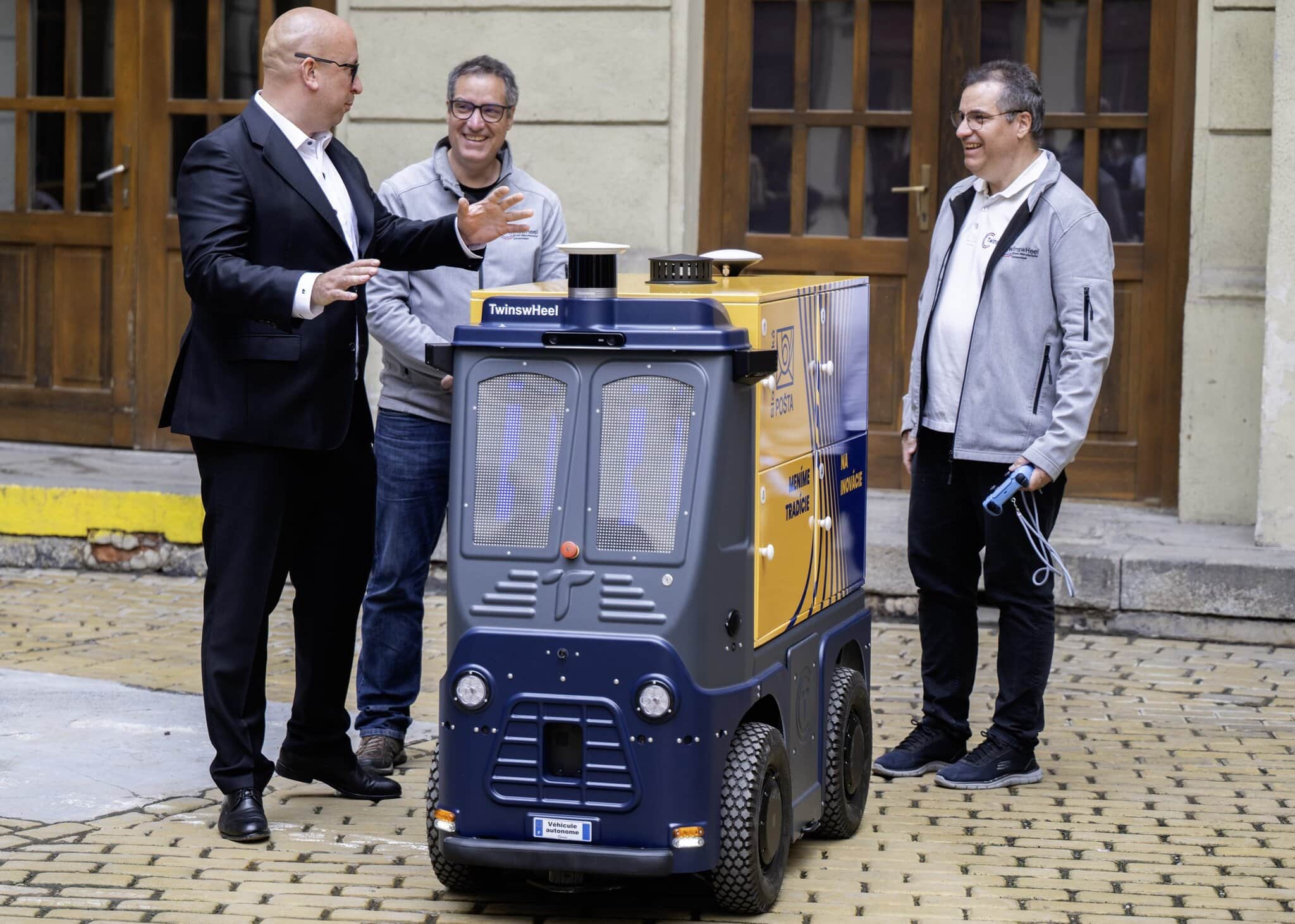 Autonómne vozidlo Slovenskej pošty.
