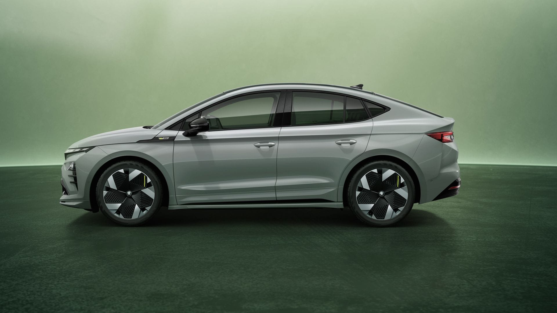 Nová Škoda Enyaq Coupe RS bok