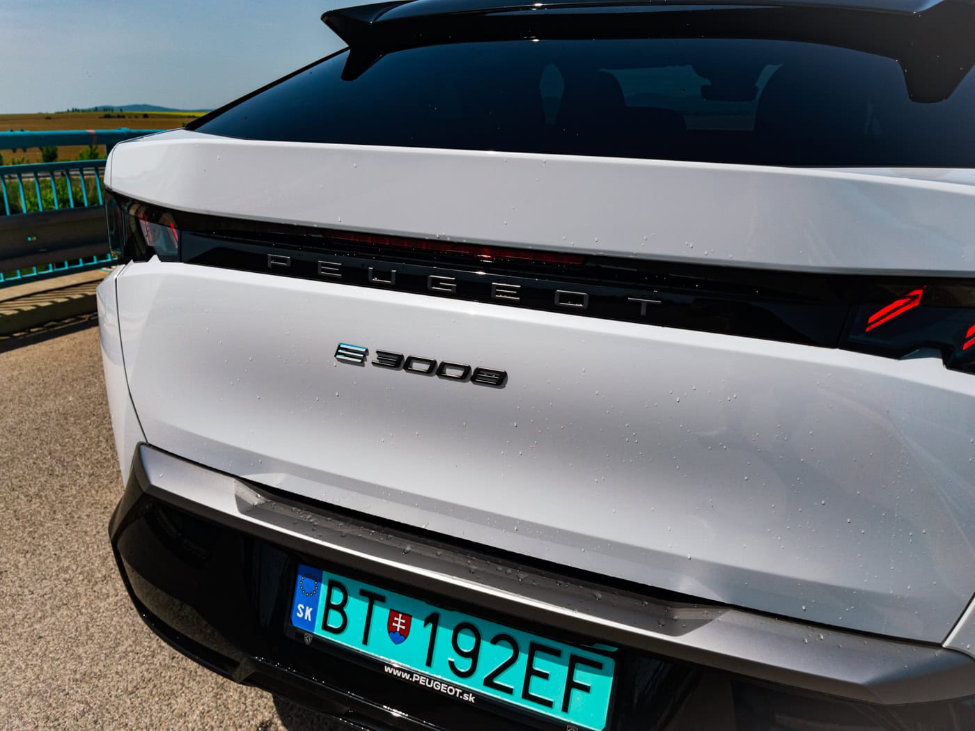 Peugeot e-3008 je auto, ktoré si ma získalo už na prvý pohľad. 