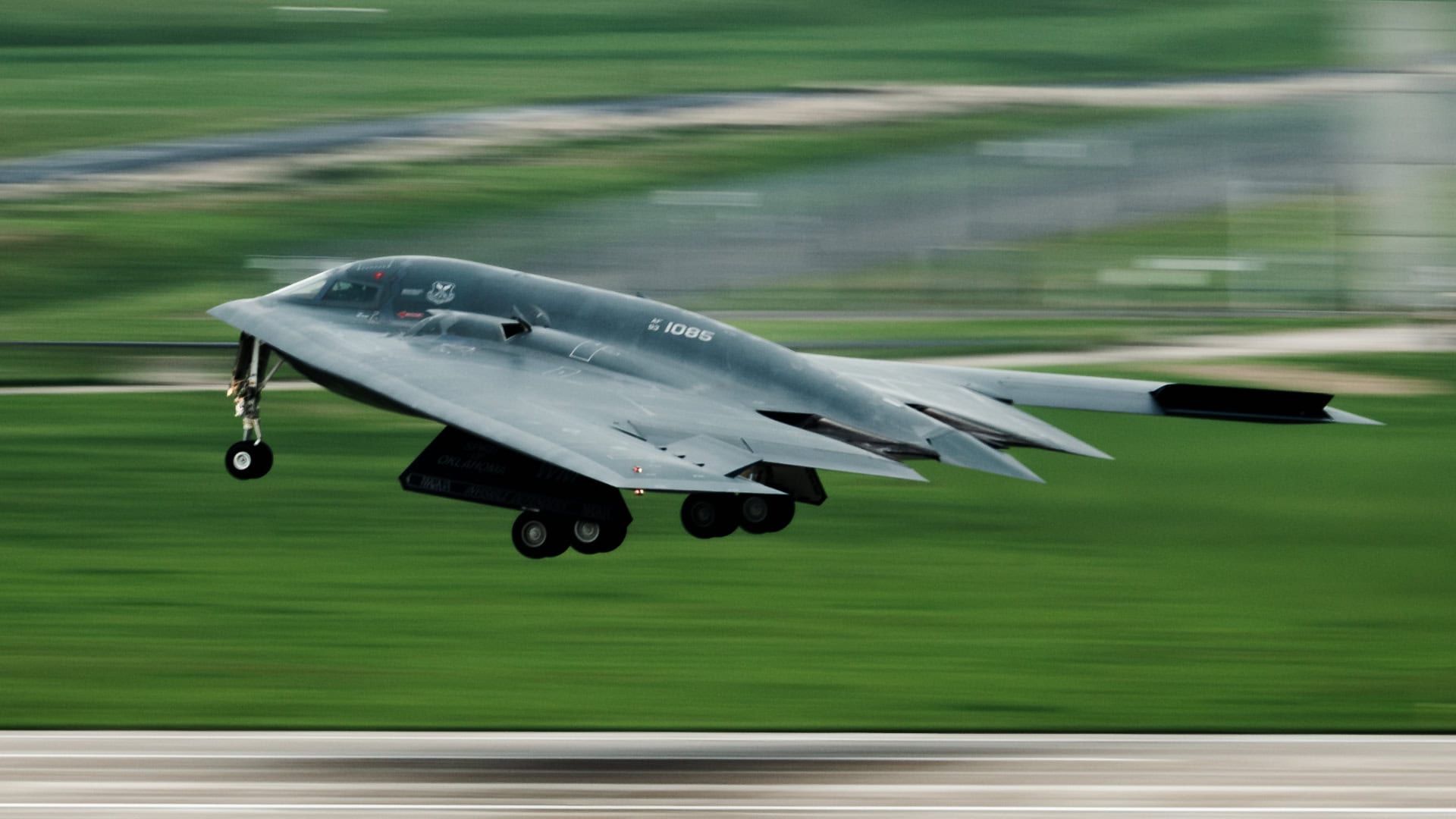 Snímka strategického bombardéru B-2 schopného niesť jadrové zbrane.