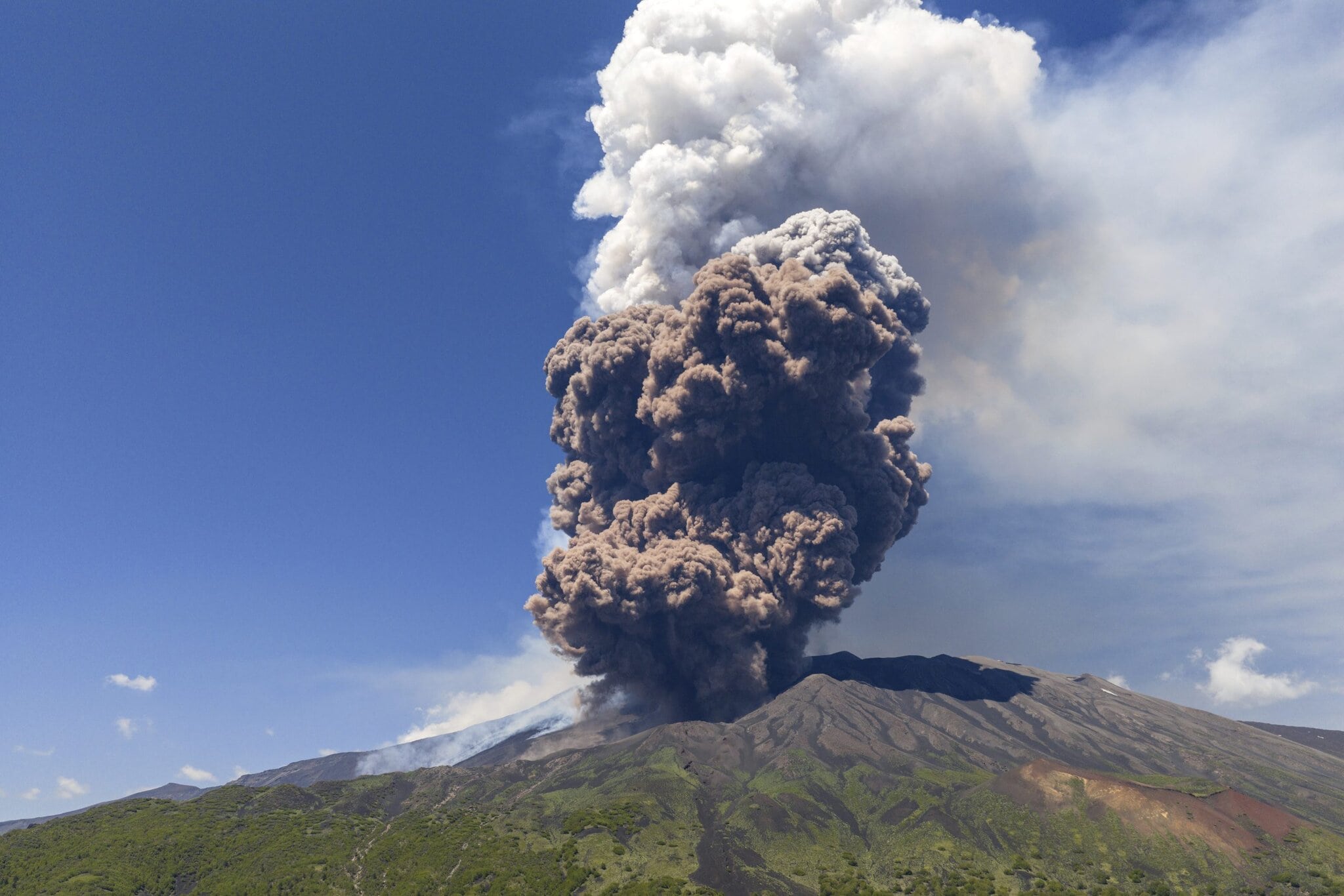 Sicílska sopka Etna vybuchla.