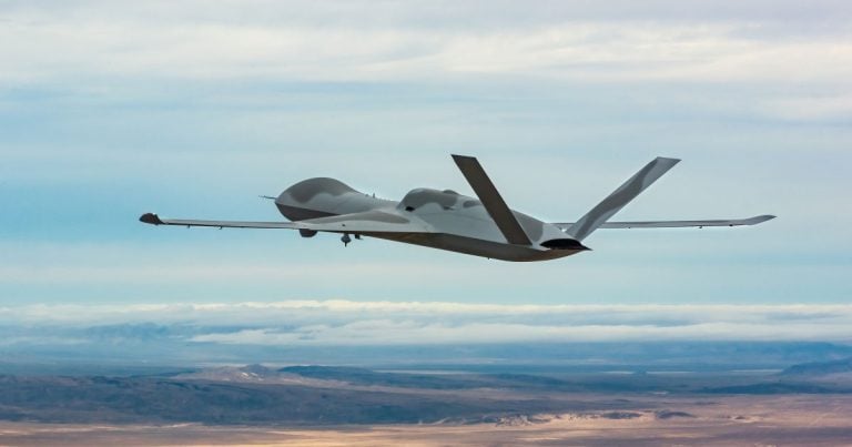 Dron MQ-20.