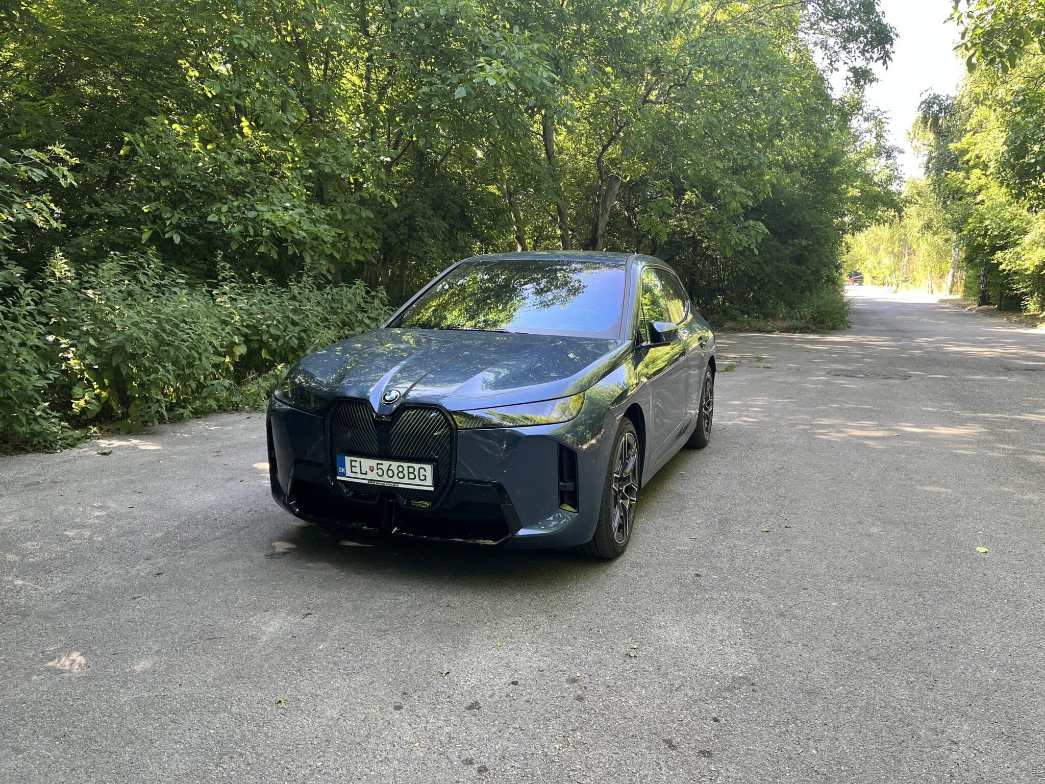 Recenzia nového BMW iX 2025 vo verzii xDrive45.