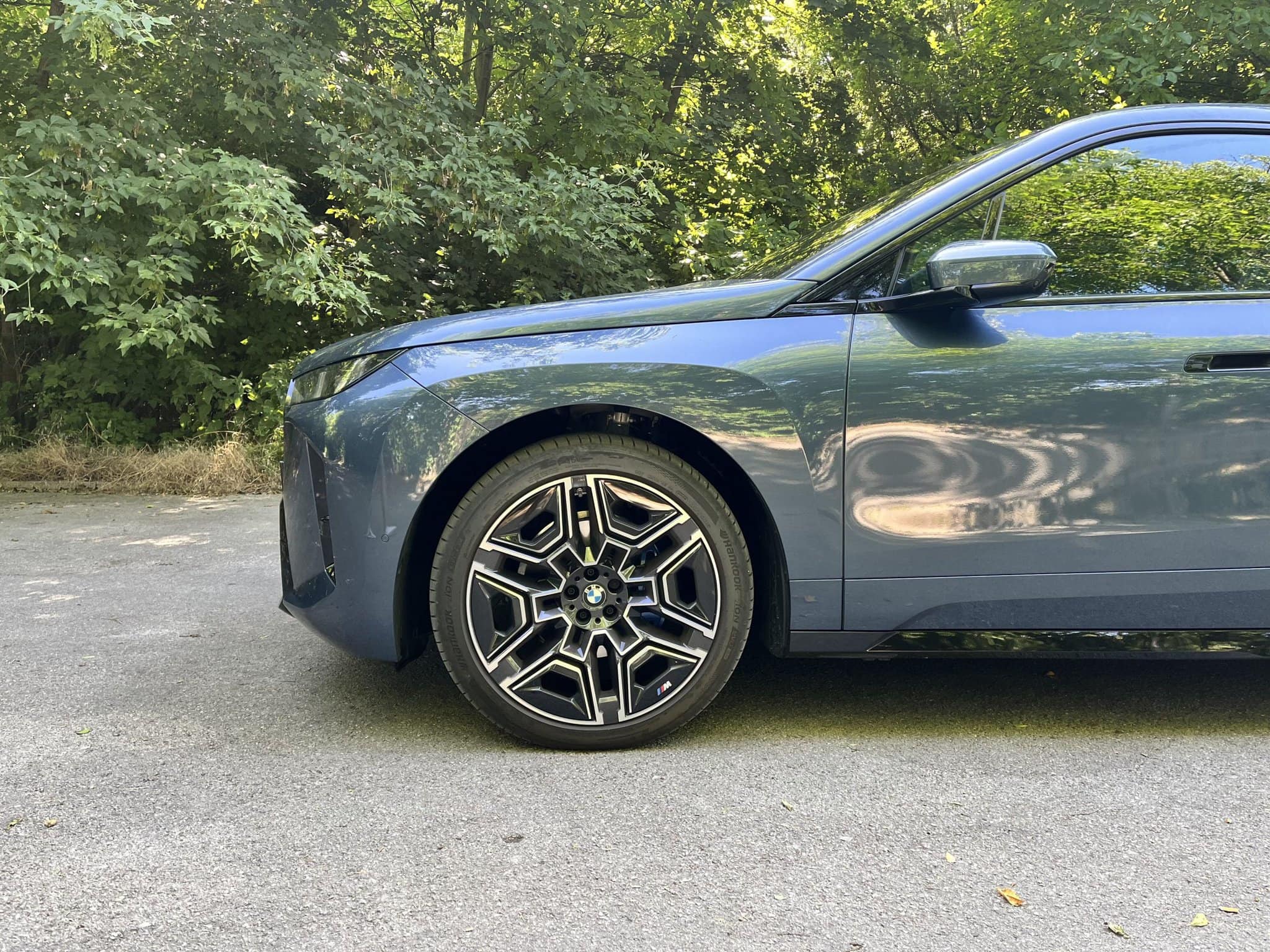 Recenzia nového BMW iX 2025 vo verzii xDrive45.