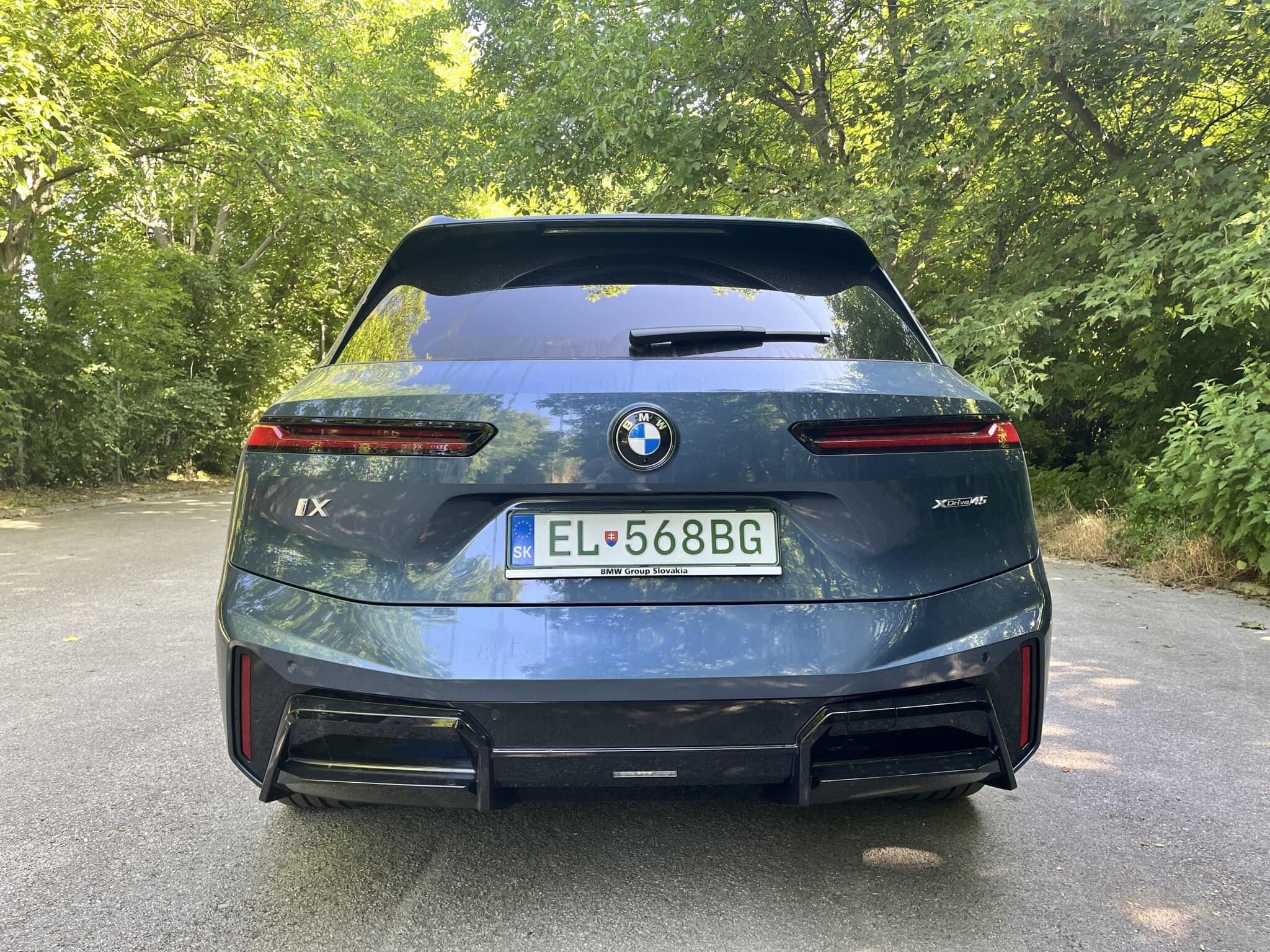 Recenzia nového BMW iX 2025 vo verzii xDrive45.