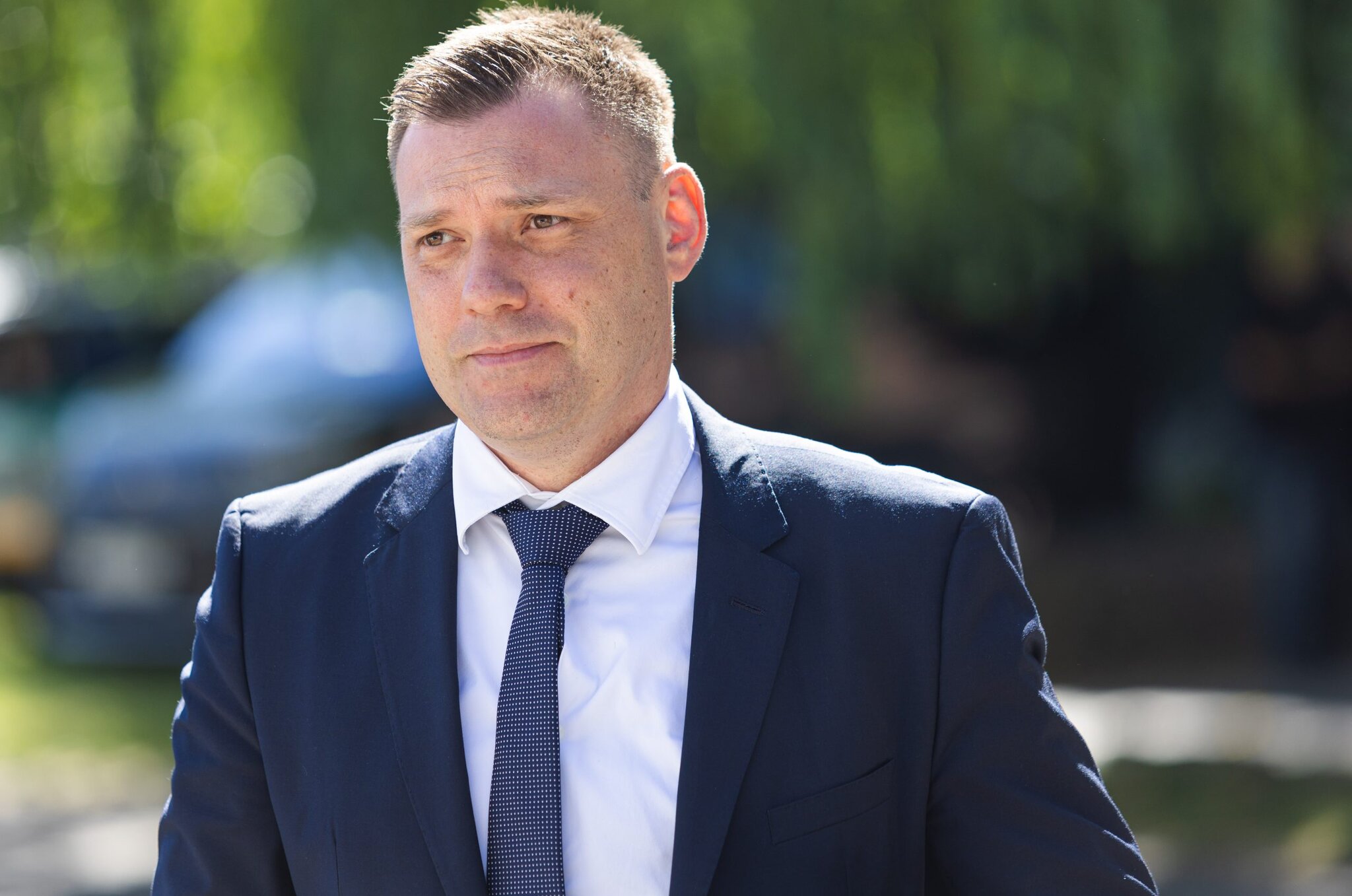 Na snímke podpredseda vlády a minister životného prostredia SR Tomáš Taraba (nominant SNS) pred zaèiatkom výjazdového rokovania vlády SR v meste Púchov v stredu 2. júla 2025.