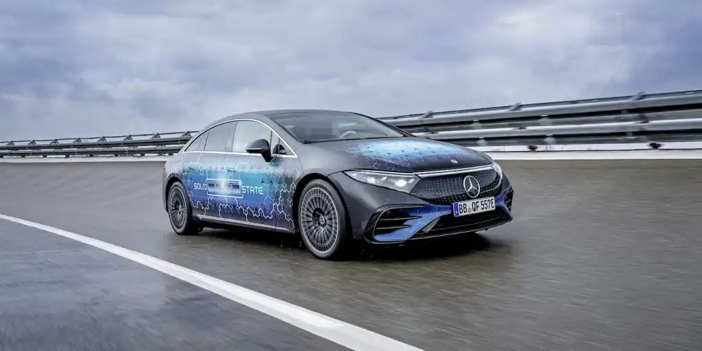 mercedes s pevnou batériou