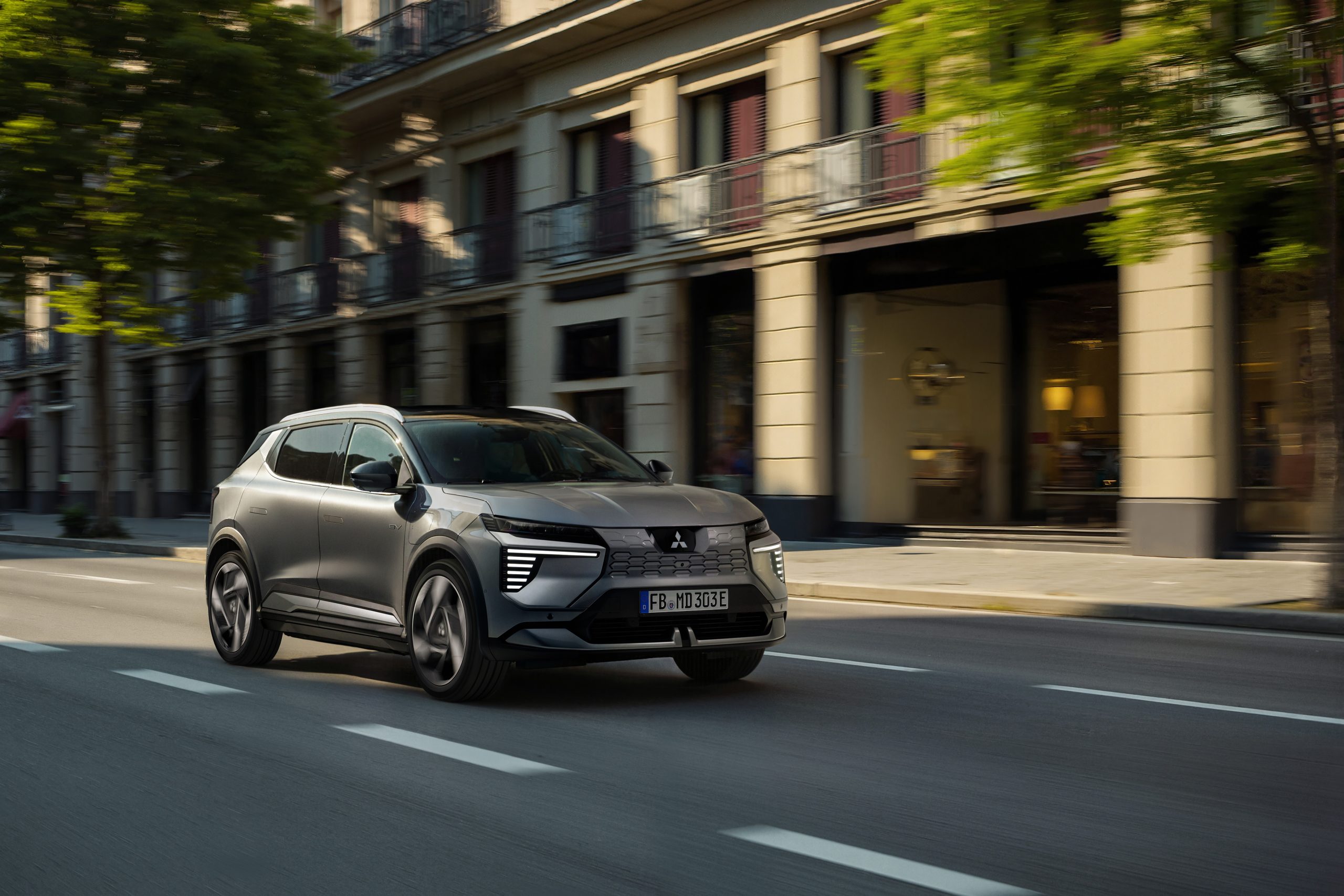 nové Mitsubishi BEV zvonku