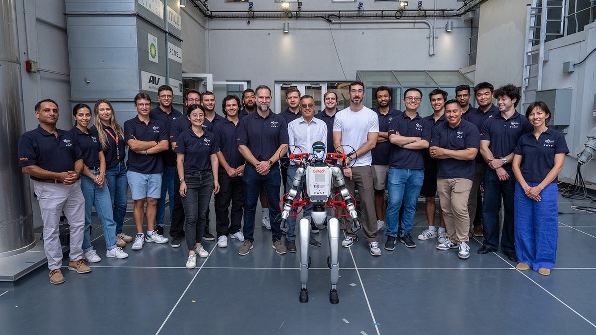 robot humanoid dron