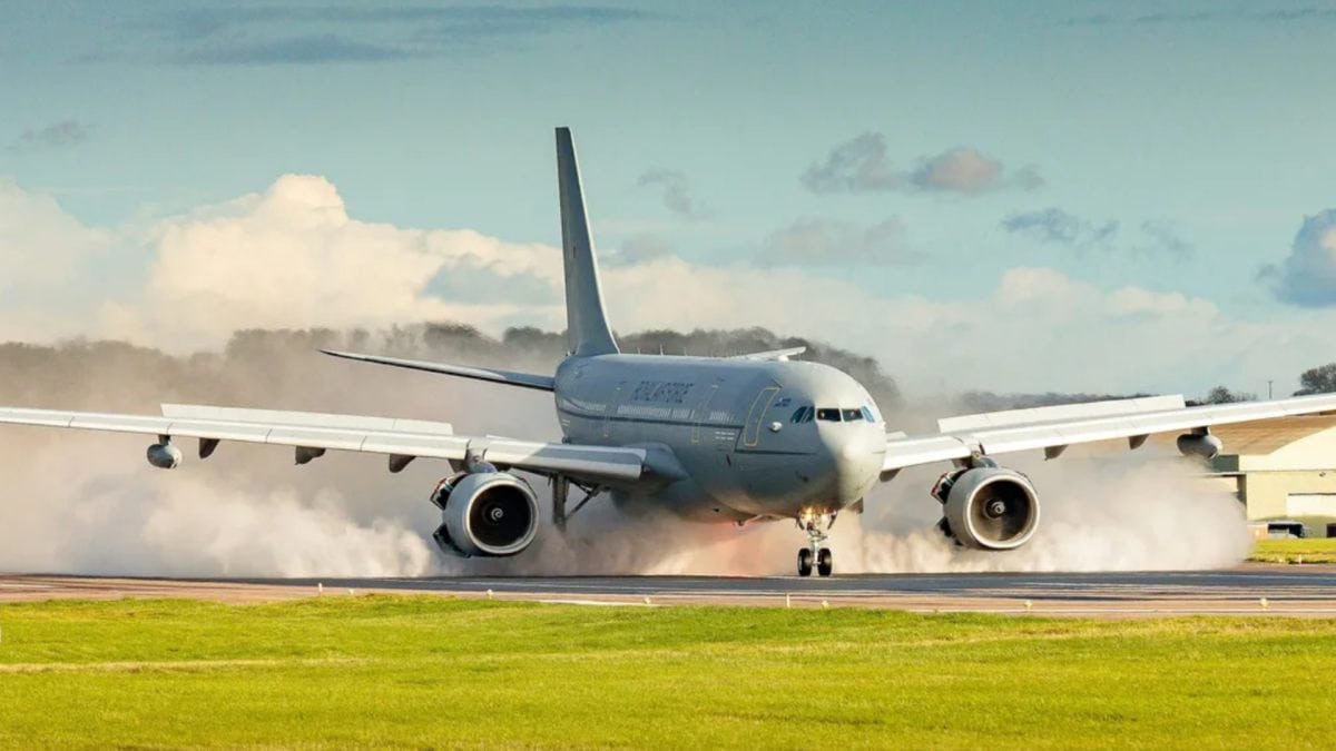 Európe dochádza letecké palivo. O niekoľko týždňov má začať hromadné rušenie letov Airbus A330 MRTT.