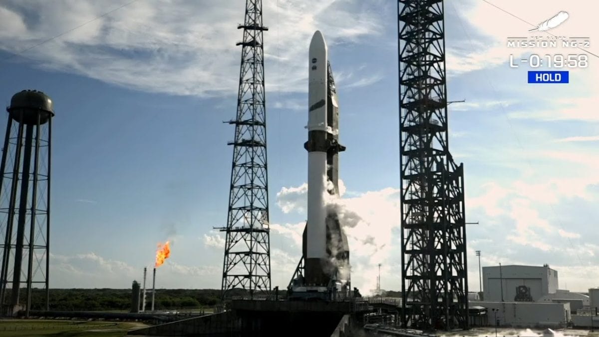 Raketa najväčšieho konkurenta Elona Muska neodštartovala. Dôvod je pragmatický raketa New Glenn od Blue Origin