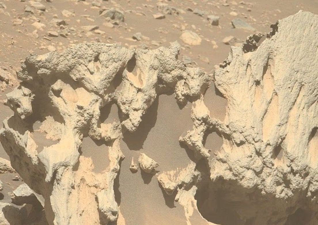 Našli čudný kameň na Marse