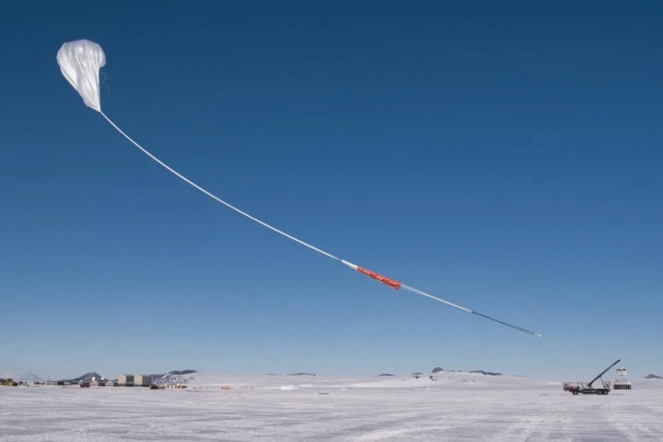 Antarktída experiment zvláštny signál