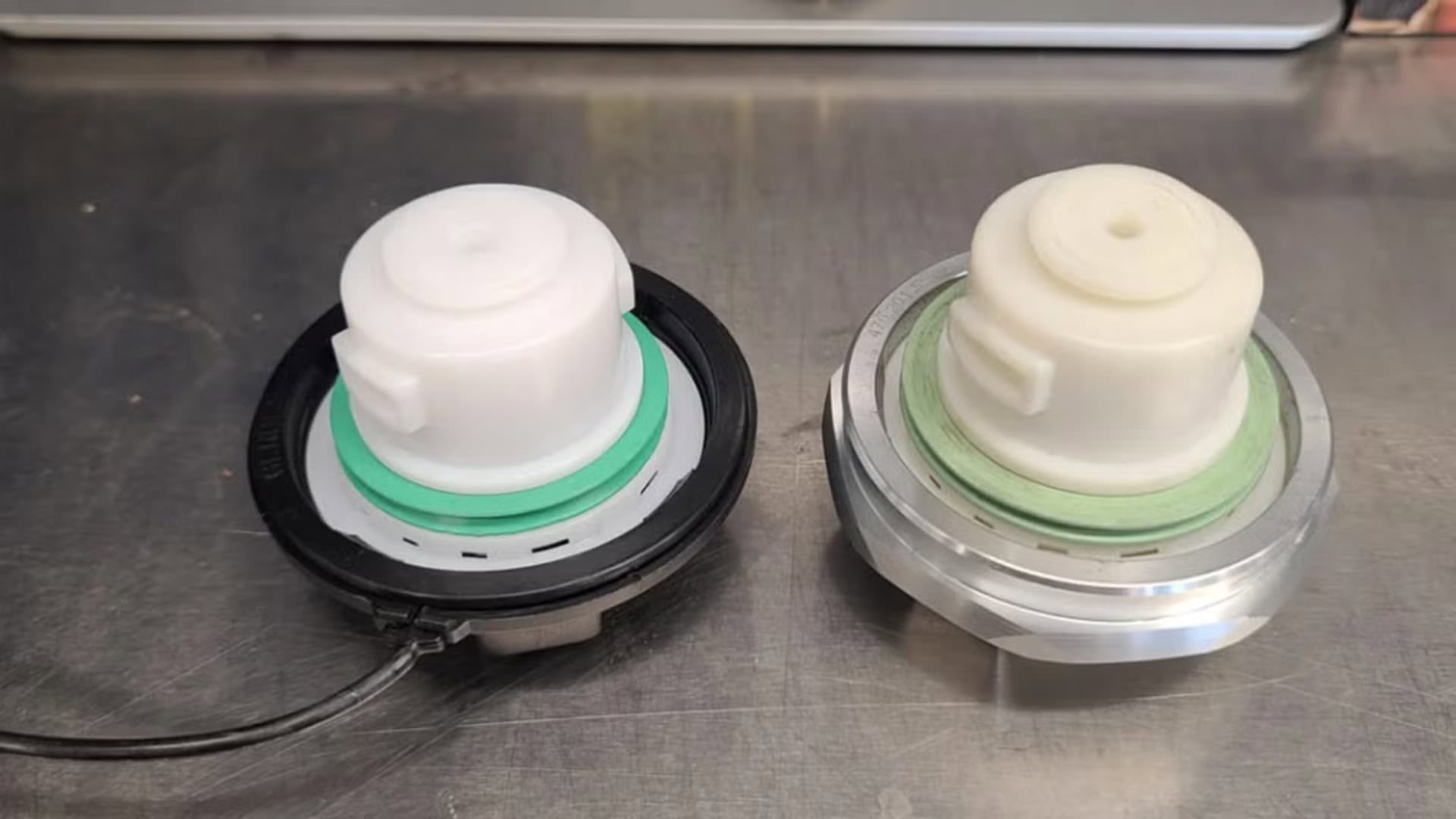 uzaver paliva lambo vs. ford