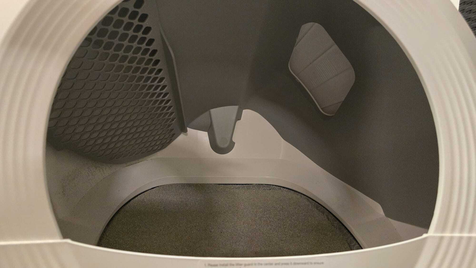 Vnútro mačacej toalety značky MOVA