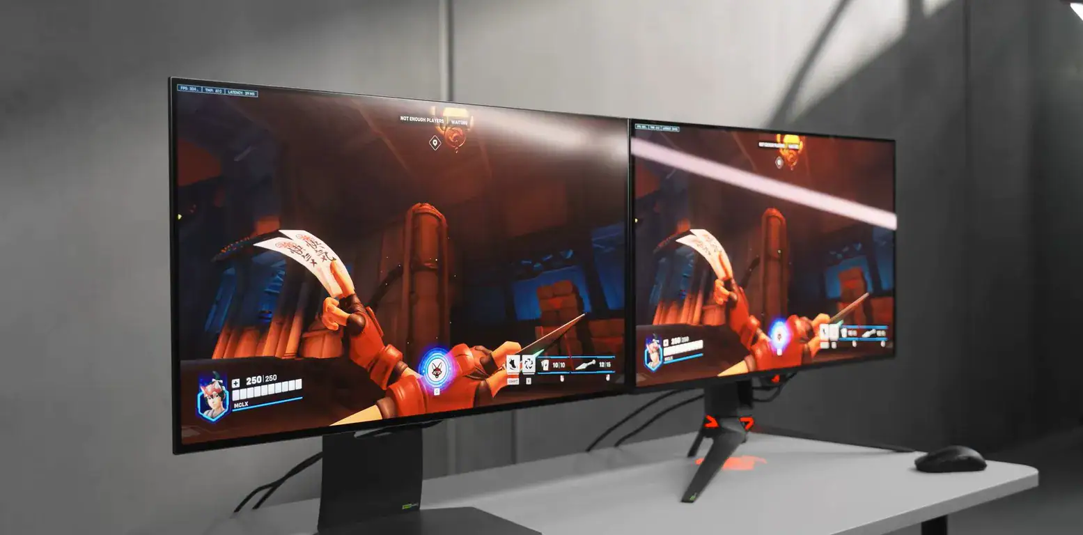 lesklý vs. tmavý oled