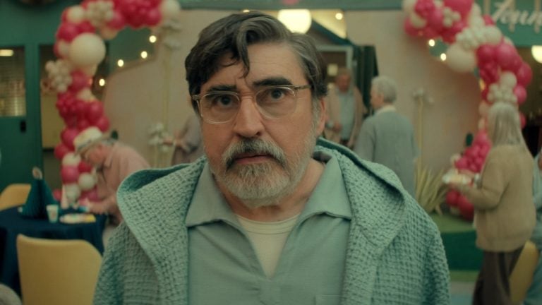 Alfred Molina ako hlavná postava Sam Cooper