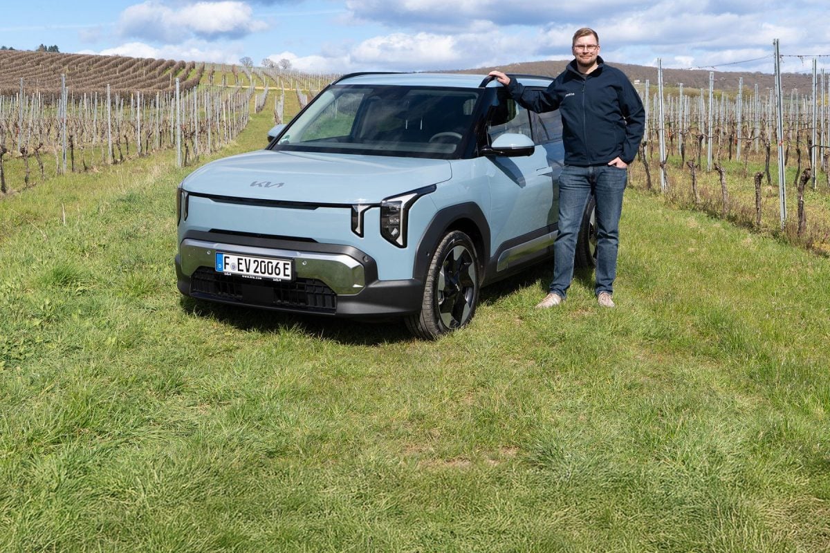Nová kompaktná Kia EV2 počas prvej testovacej jazdy.