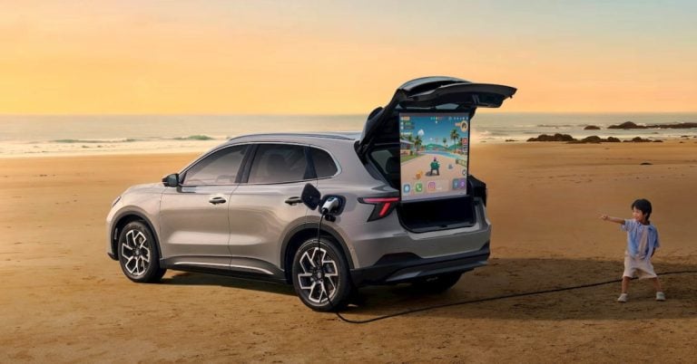Predná maska elektrického SUV MG 4X s pevnou batériou
