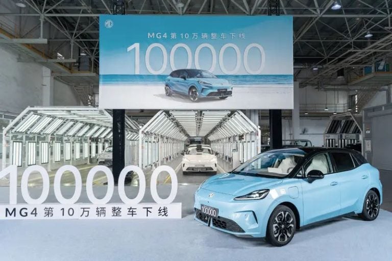 Elektrický automobil MG4 Urban v mestskej premávke