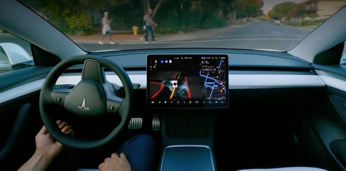 Tesla Full Self-Driving v reálnej premávke