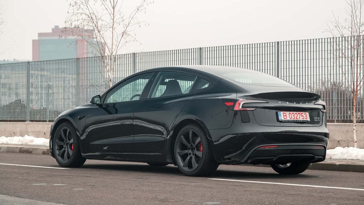 Športová verzia elektromobilu Tesla Model 3 Performance