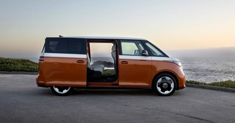 Elektrický Volkswagen ID. Buzz v žlto-bielej kombinácii