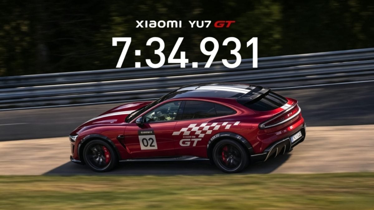 Elektrické SUV Xiaomi YU7 GT počas rekordnej jazdy na okruhu Nürburgring.