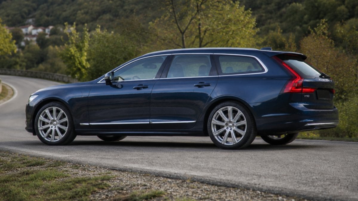 Obyčajný trik, ktorý ti ušetrí litre paliva. Majiteľ plug-in hybridu stlačil spotrebu na 4,5 litra Volvo plug-in hybrid spotreba