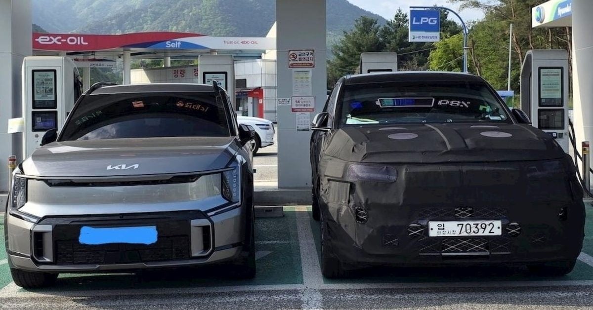 Genesis GV90 a Kia EV9 zaparkované vedľa seba