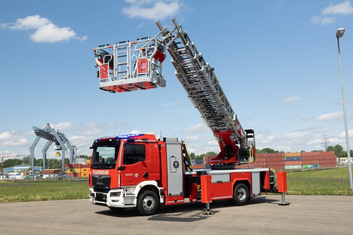 Elektrický hasičský rebrík MAN Rosenbauer