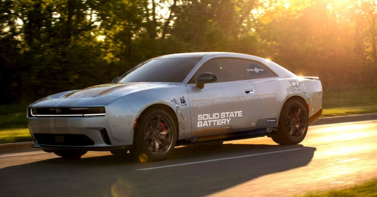 Väčší dojazd a nižšia cena. Stellantis začal testovať „svätý grál“ batérií elektromobilov Nová generácia solid-state akumulátorov pre elektromobily