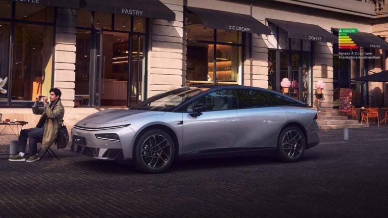 Elektrický liftback Xpeng P7+ dodávaný v Európe