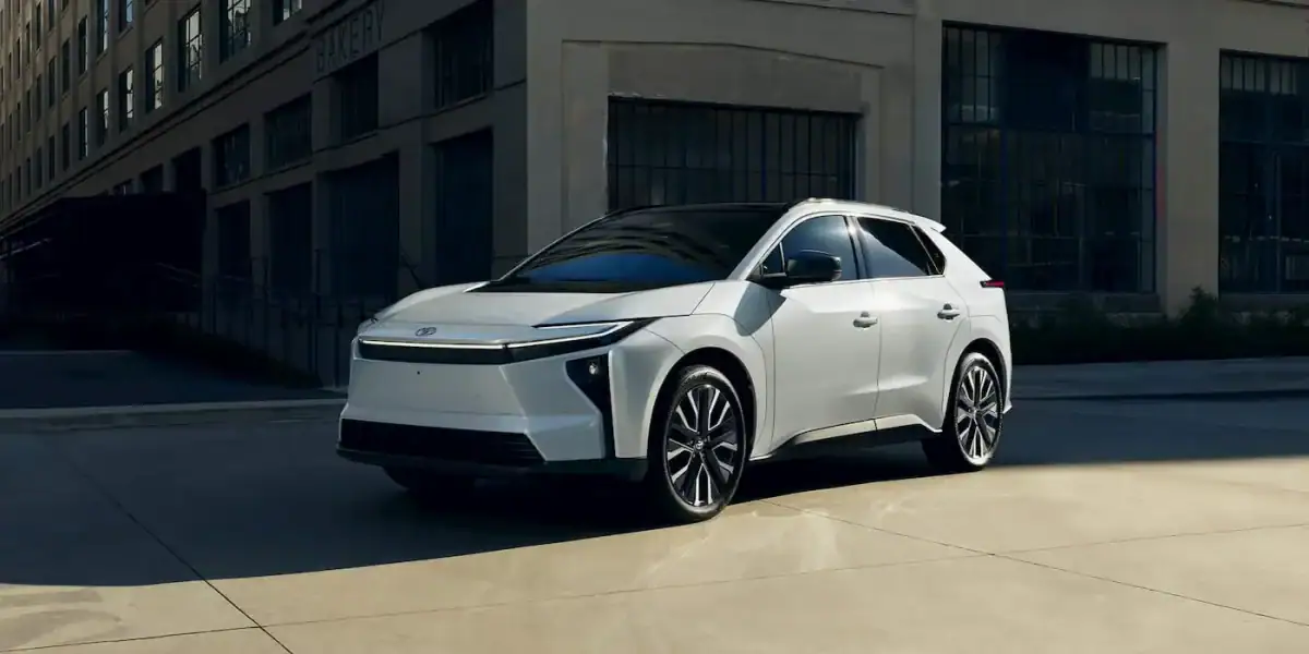 Toyota vytiahla eso z rukáva: Elektrické SUV predáva lepšie ako legendárne benzínové modely Toyota