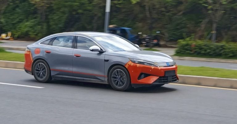 Zábery nového elektrického sedanu BYD Qin Max
