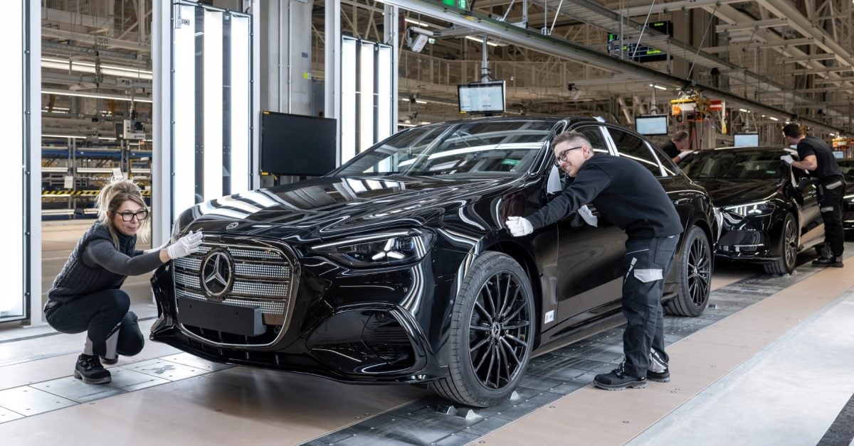 Výroba elektrického Mercedesu triedy C v Maďarsku