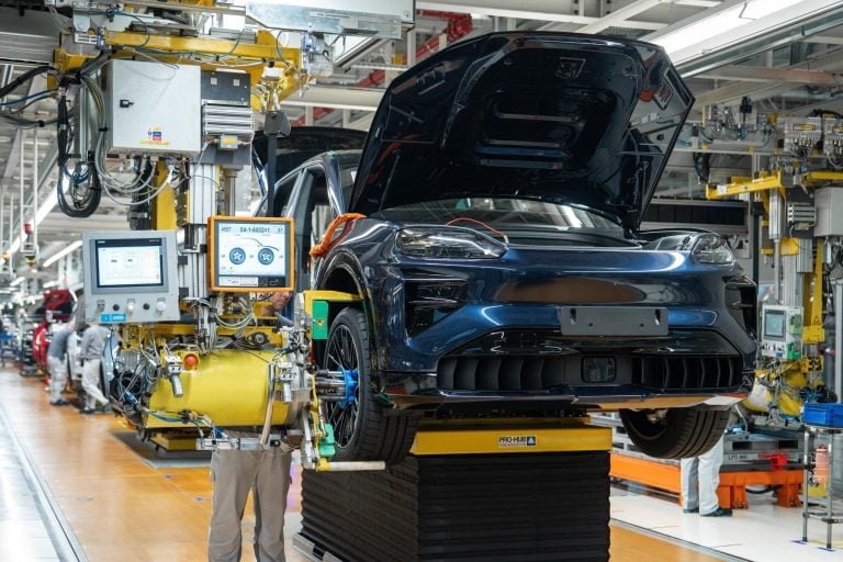 Rana pre Bratislavu: Porsche zvažuje, že nám vezme výrobu kľúčového modelu