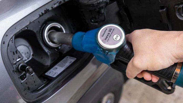 Repsol Nexa 95 renewable gasoline tanking